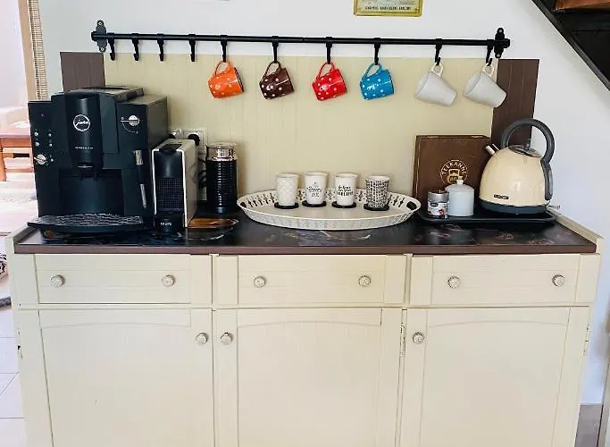 Vararok Vendeghaz - *