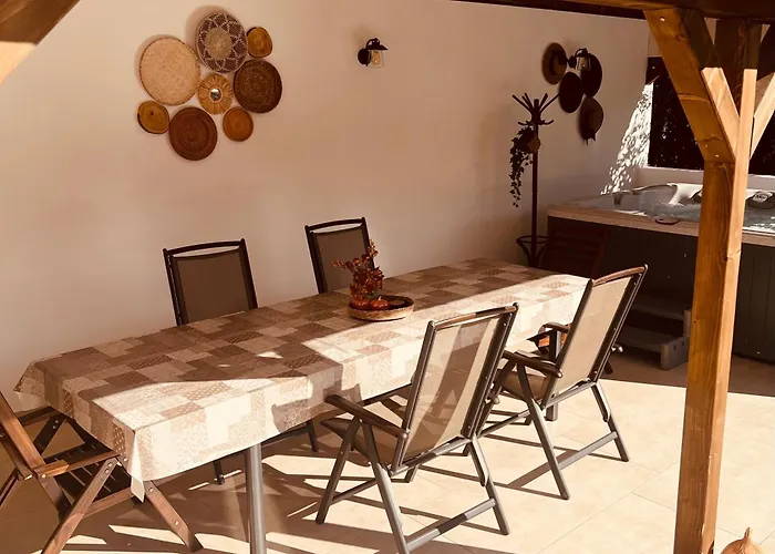 Vararok Vendeghaz - *